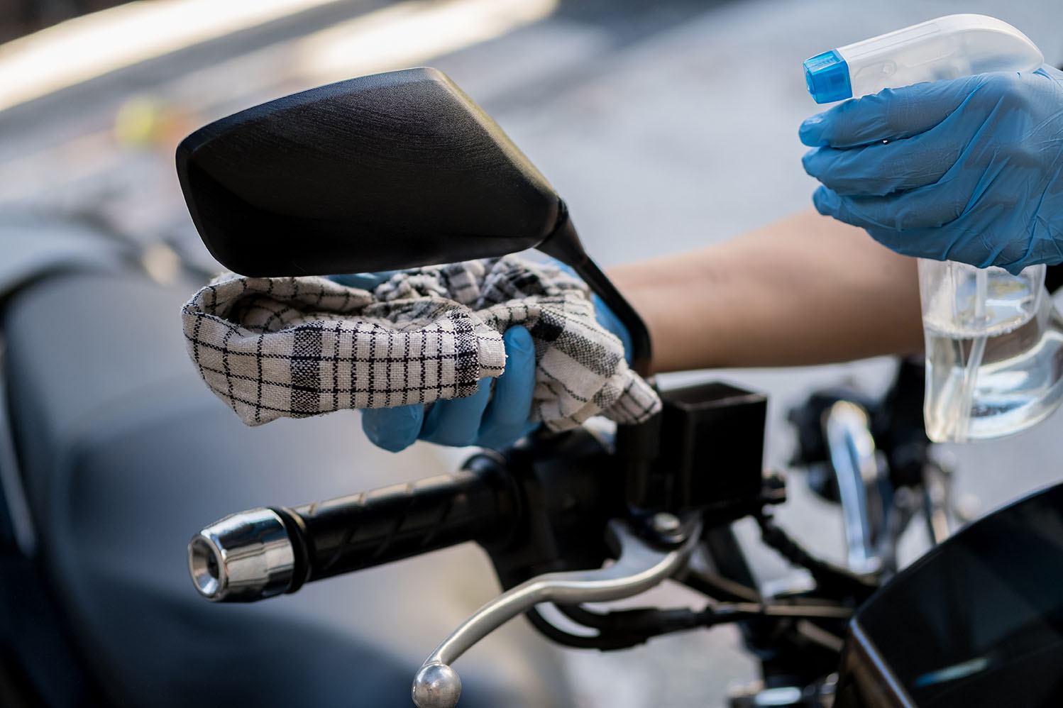 Mantén tu moto impecable: Guía para un lavado perfecto y protección  duradera – GENTE Online