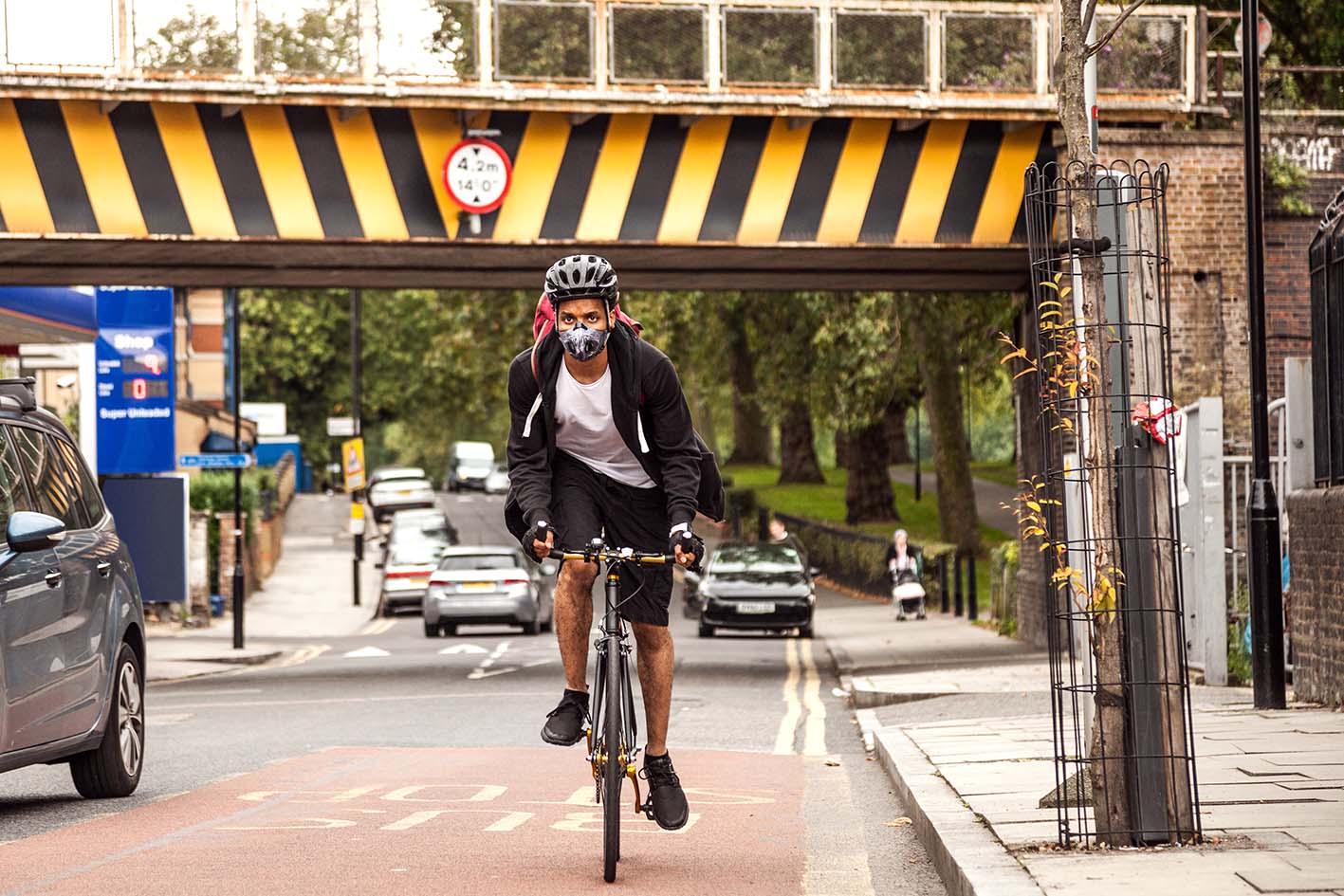 Cyclist commuter wearing a pollution-mask in Central London