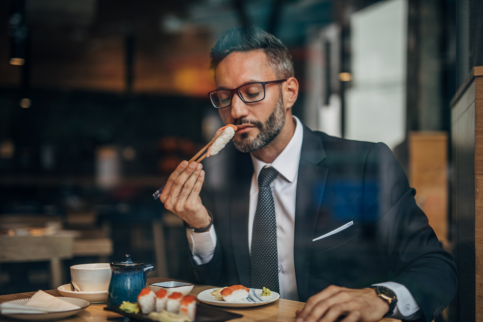 Ir a un restaurante medidas de prevención covid - apeseg